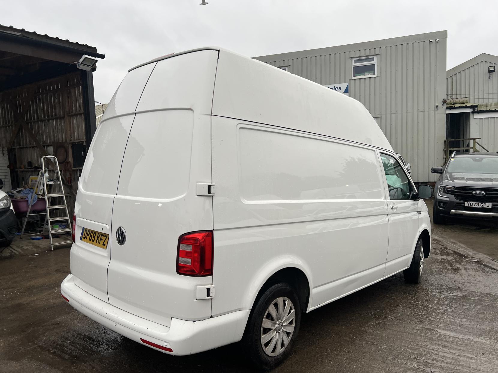 Volkswagen Transporter 2.0 TDI T28 Trendline Panel Van 5dr Diesel Manual FWD LWB Euro 6 (s/s) (102 ps)