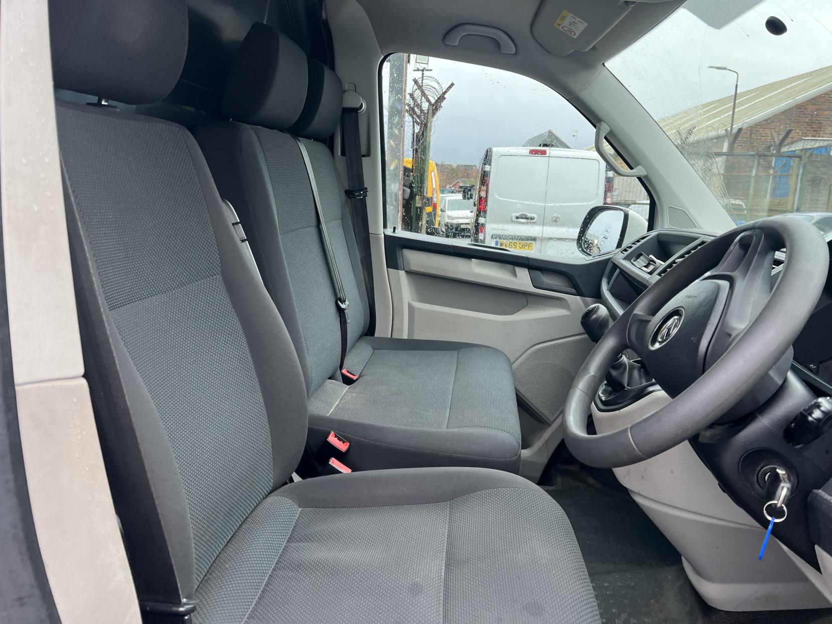 Volkswagen Transporter 2.0 TDI T28 Trendline Panel Van 5dr Diesel Manual FWD LWB Euro 6 (s/s) (102 ps)