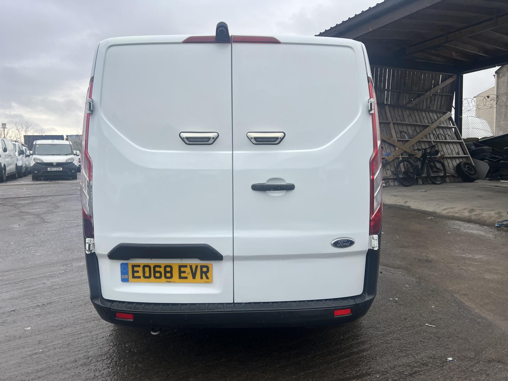 Ford Transit Custom 2.0 320 EcoBlue Crew Van Double Cab 5dr Diesel Manual L1 H1 Euro 6 (6 Seat) (105 ps)