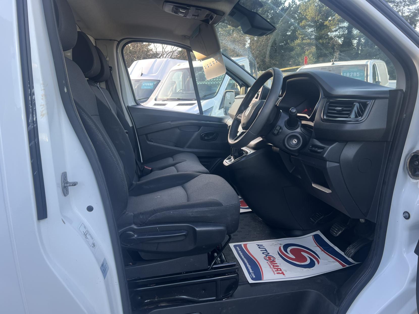 Renault Trafic 2.0 dCi Blue LL30 Business Panel Van 5dr Diesel Manual L2 H1 Euro 6 (s/s) (130 ps)