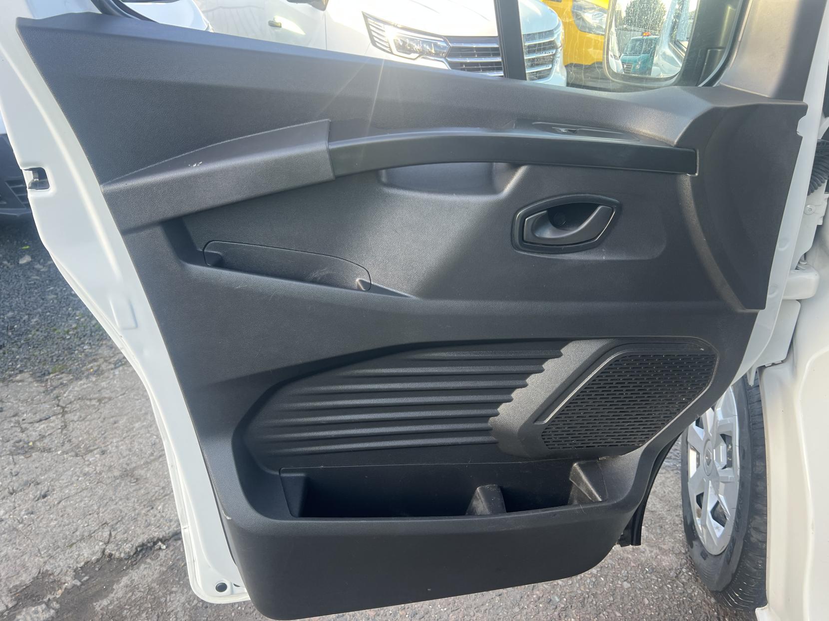 Renault Trafic 2.0 dCi Blue LL30 Business Panel Van 5dr Diesel Manual L2 H1 Euro 6 (s/s) (130 ps)