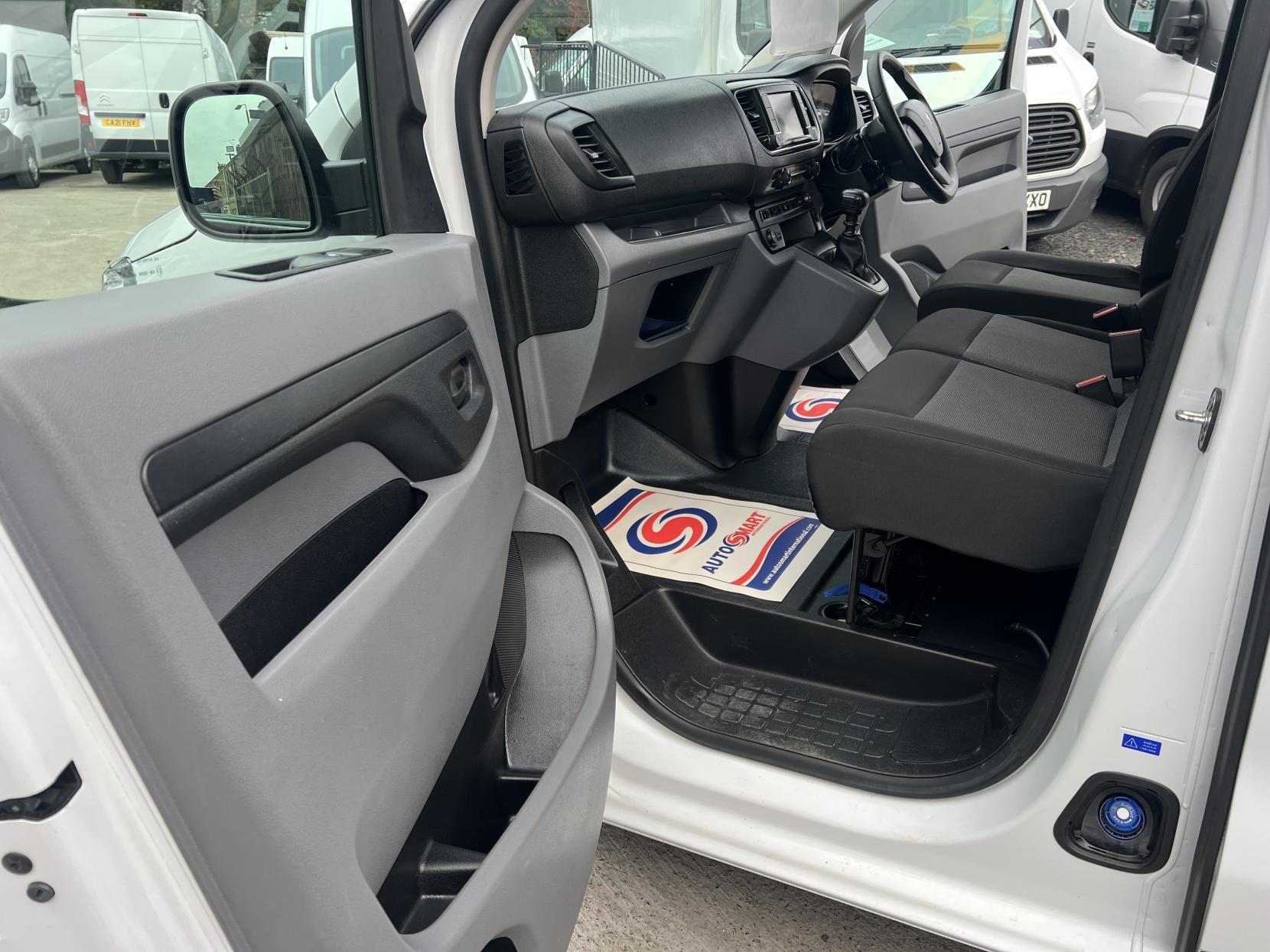 Peugeot Expert 2.0 BlueHDi 1400 Professional Premium Standard Panel Van 6dr Diesel Manual MWB Euro 6 (s/s) (145 ps)