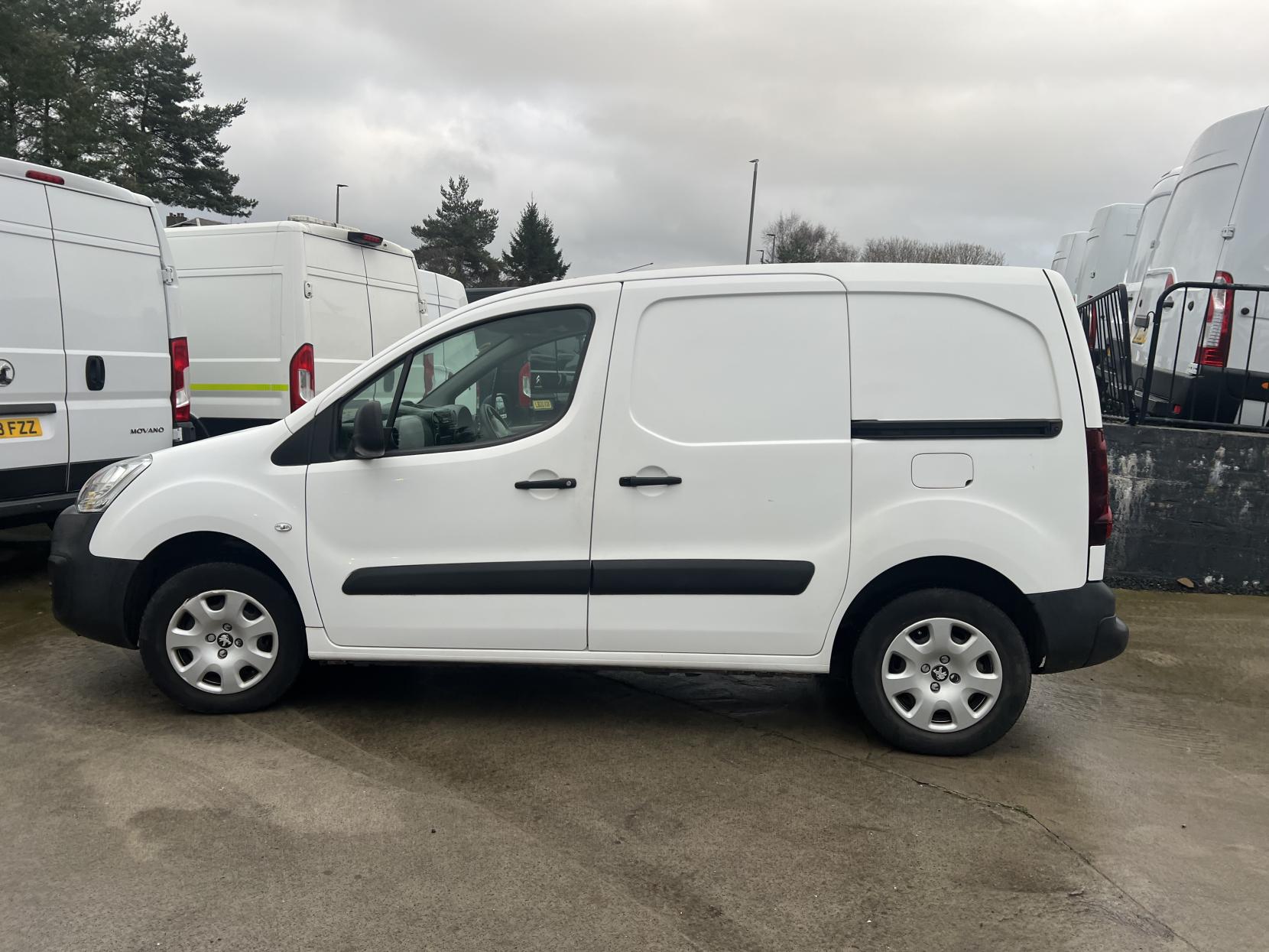 Peugeot e-Partner 49Kw SE Panel Van 6dr Electric Automatic FWD L2 H1 (0 g/km, 65.71 bhp)
