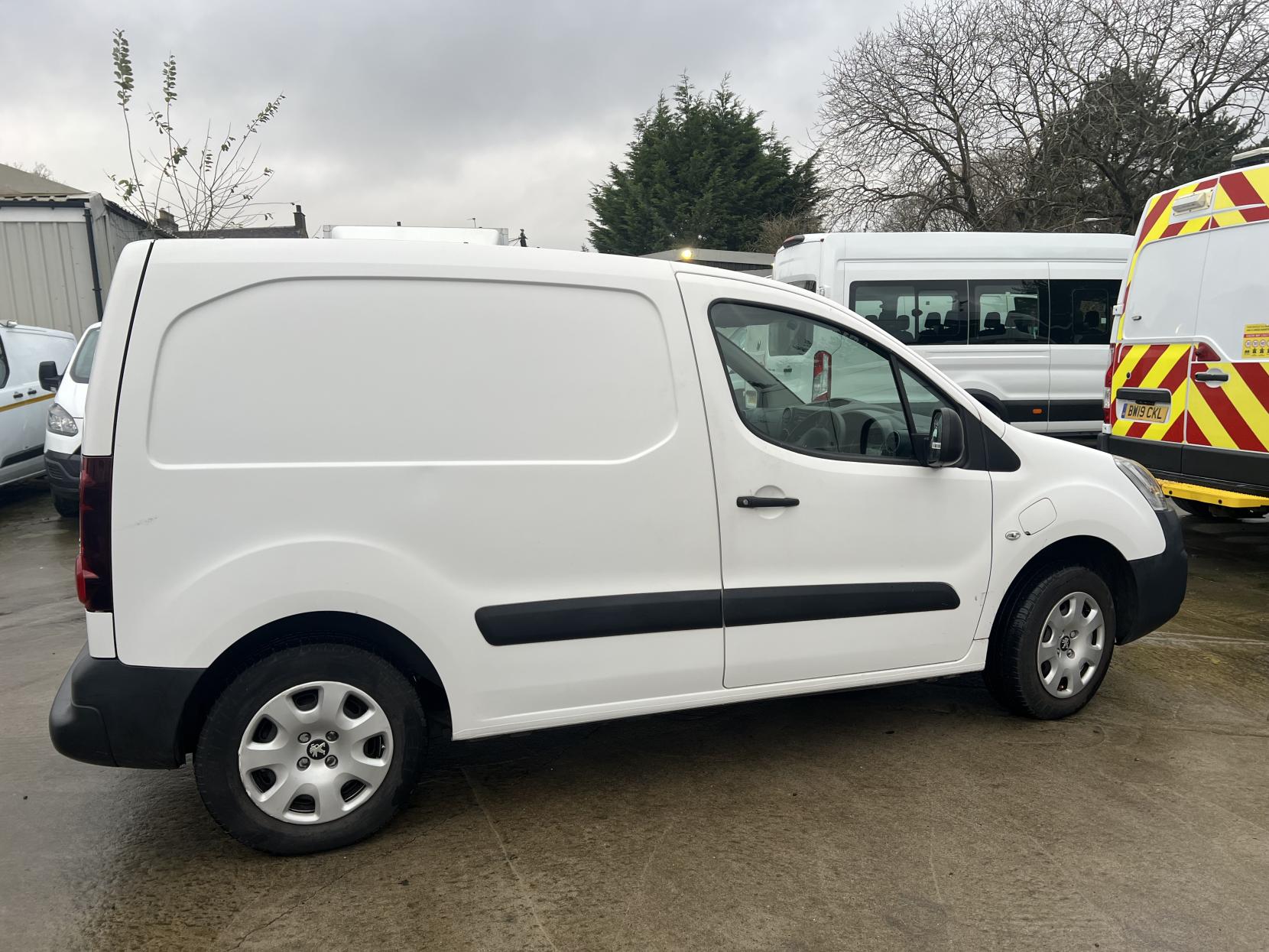 Peugeot e-Partner 49Kw SE Panel Van 6dr Electric Automatic FWD L2 H1 (0 g/km, 65.71 bhp)