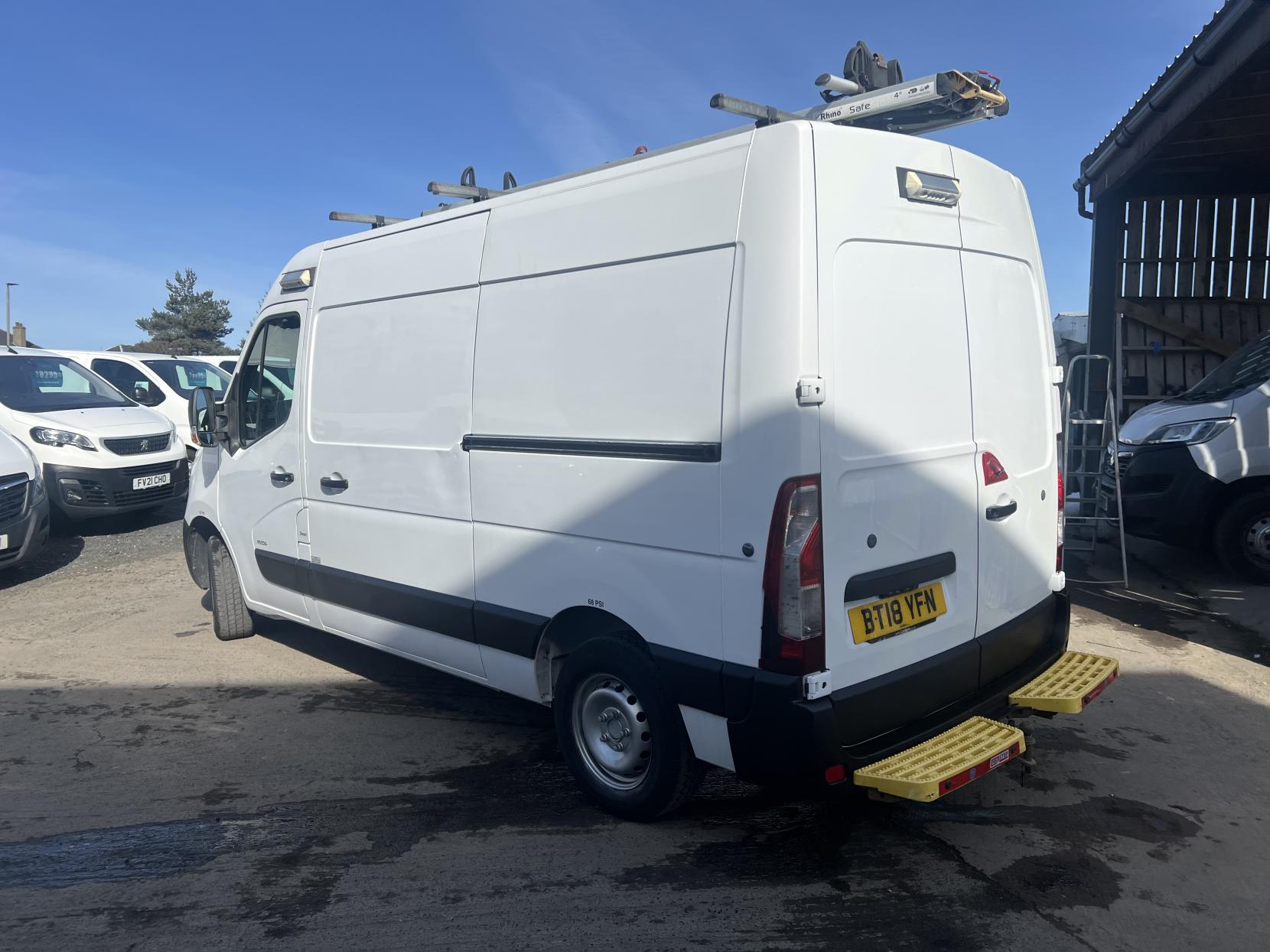 Vauxhall Movano 2.3 CDTi 3500 Panel Van 5dr Diesel Manual FWD L2 H2 Euro 6 (130 ps)