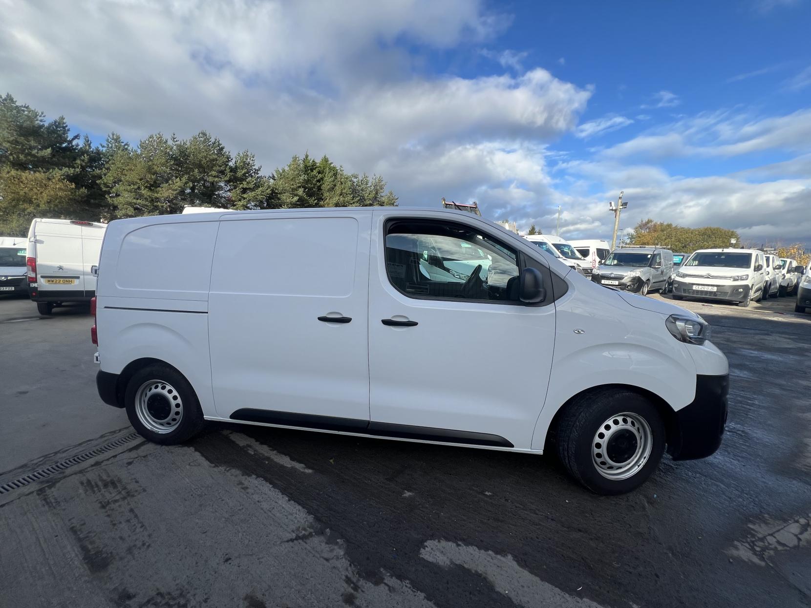 Peugeot Expert 1.5 BlueHDi 1000 Professional Premium Standard Panel Van 6dr Diesel Manual MWB Euro 6 (s/s) (100 bhp)