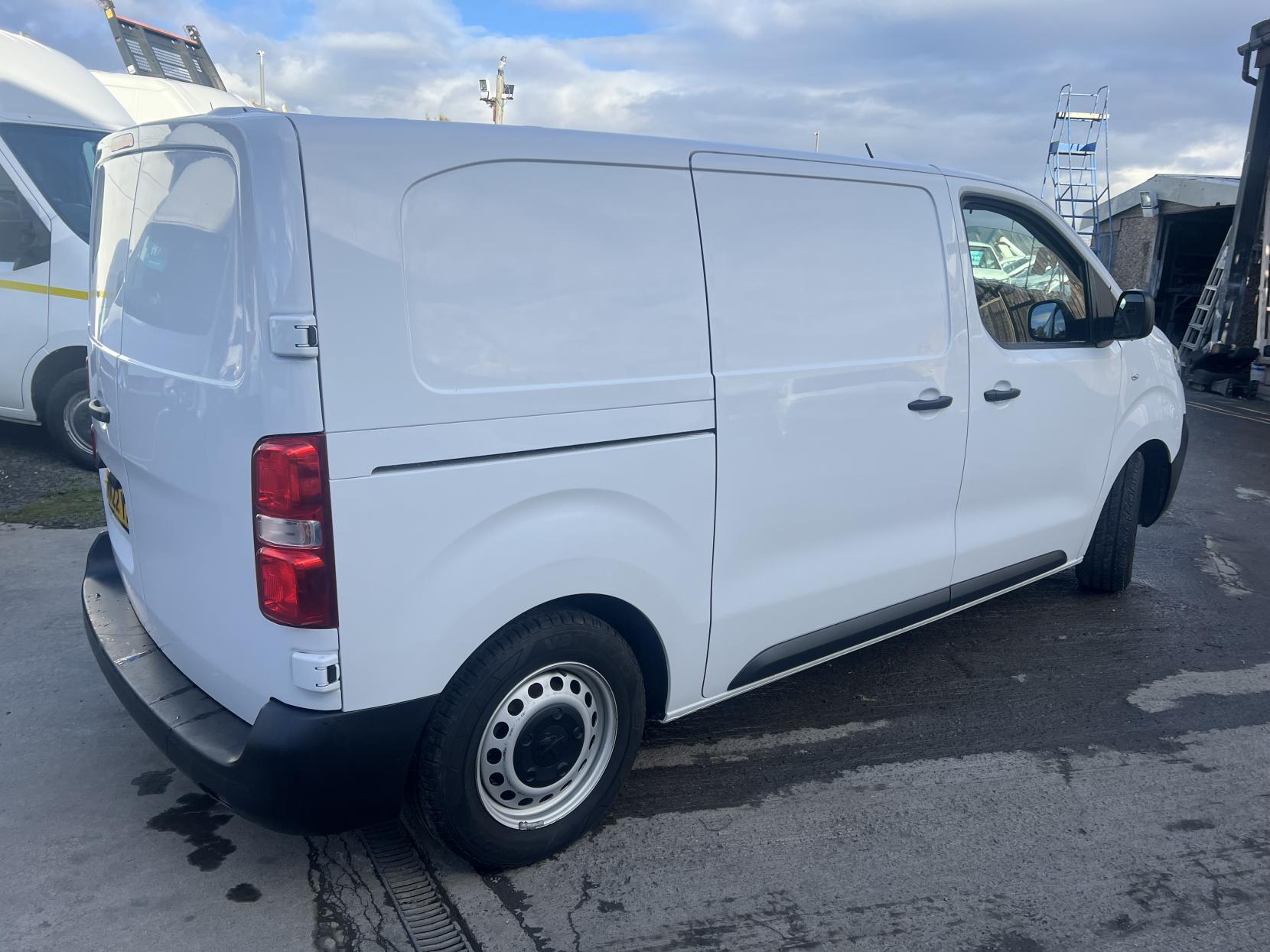 Peugeot Expert 1.5 BlueHDi 1000 Professional Premium Standard Panel Van 6dr Diesel Manual MWB Euro 6 (s/s) (100 bhp)