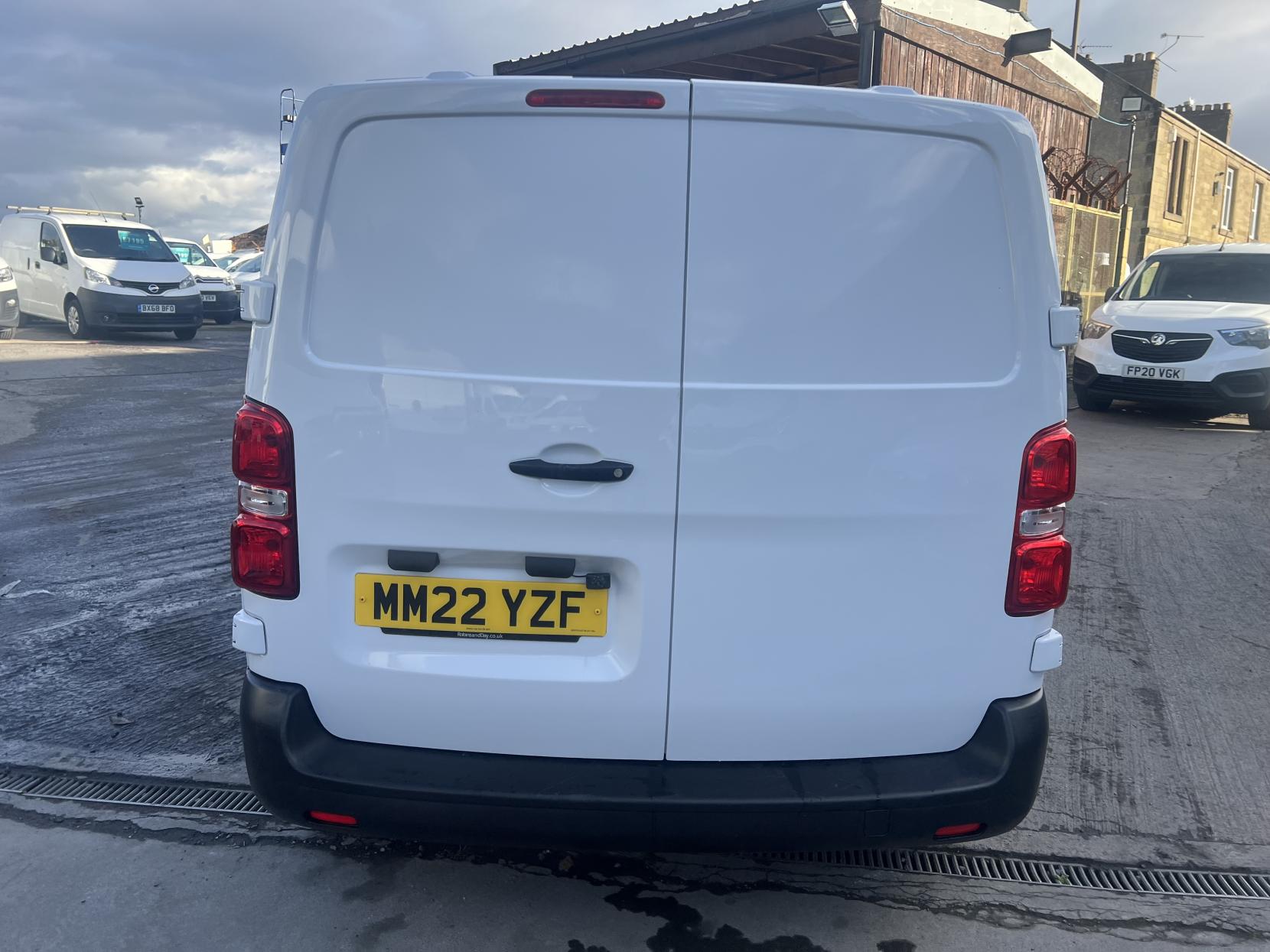 Peugeot Expert 1.5 BlueHDi 1000 Professional Premium Standard Panel Van 6dr Diesel Manual MWB Euro 6 (s/s) (100 bhp)