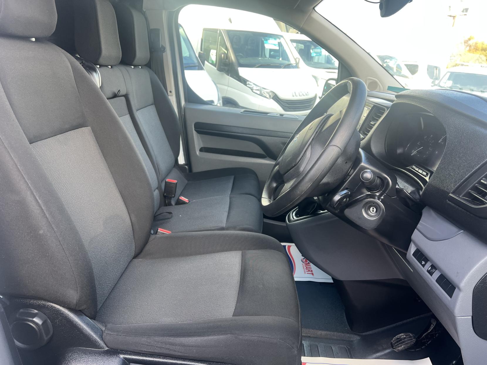 Peugeot Expert 1.5 BlueHDi 1000 Professional Premium Standard Panel Van 6dr Diesel Manual MWB Euro 6 (s/s) (100 bhp)