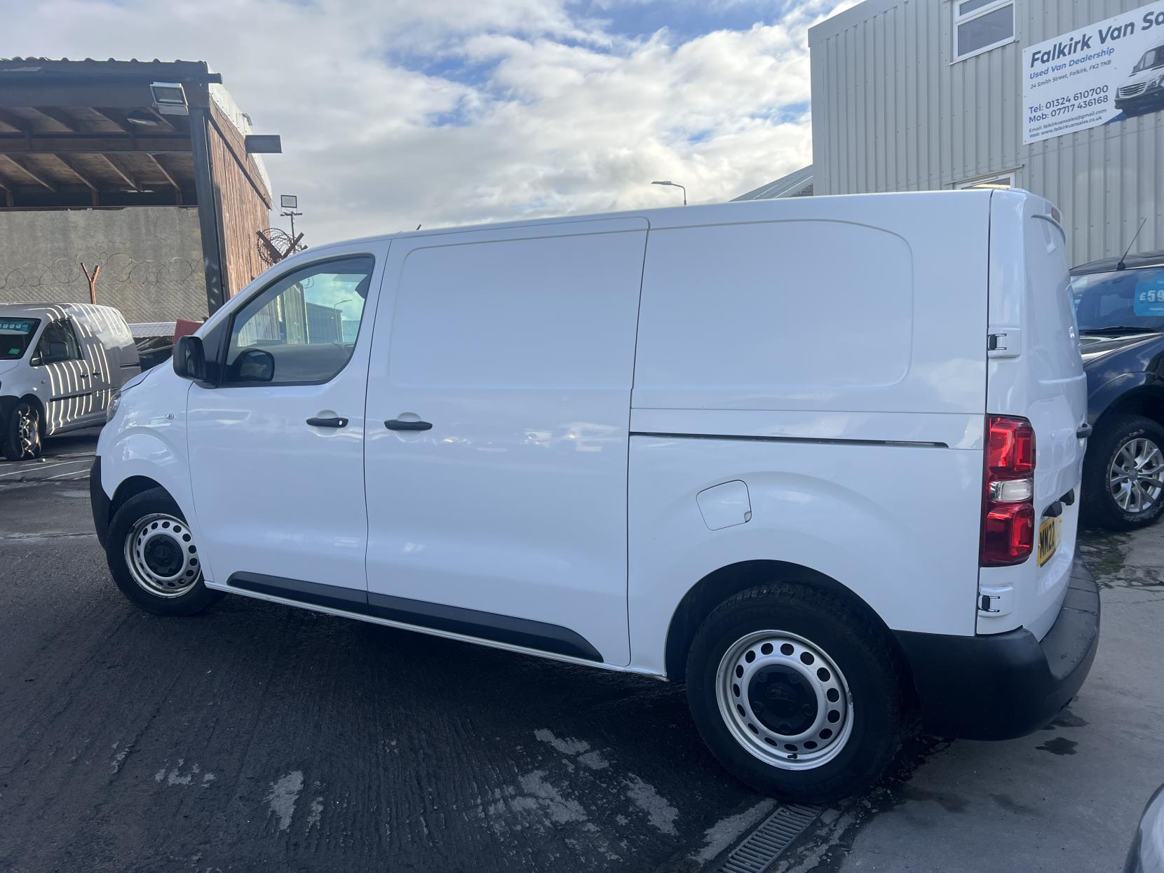 Peugeot Expert 1.5 BlueHDi 1000 Professional Premium Standard Panel Van 6dr Diesel Manual MWB Euro 6 (s/s) (100 bhp)