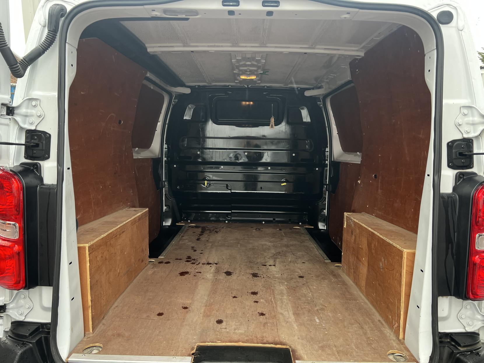 Citroen Dispatch 2.0 BlueHDi 1400 Enterprise Pro M Panel Van 6dr Diesel Manual FWD 2 Euro 6 (s/s) (145 ps)