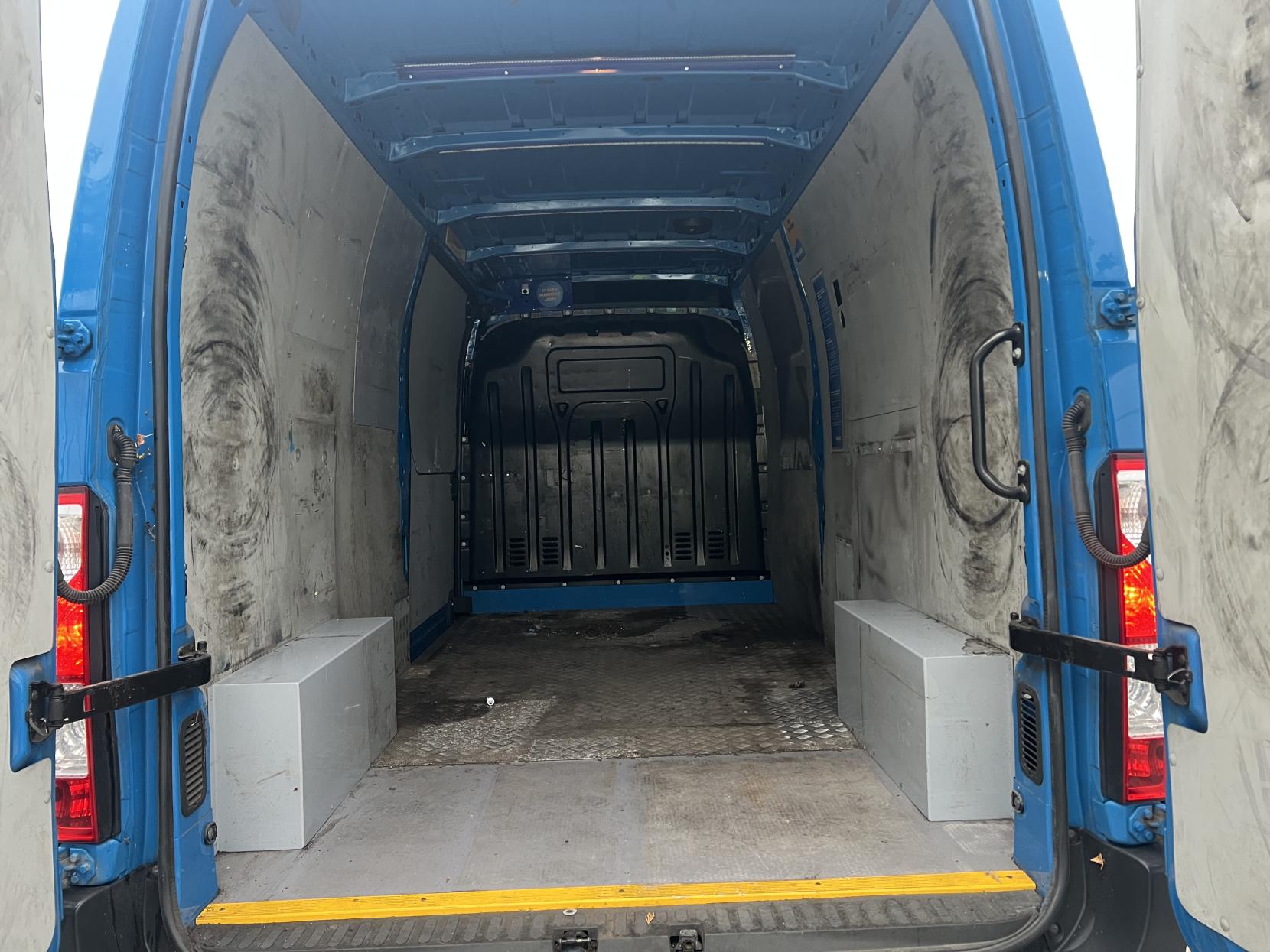 Renault Master 2.3 dCi ENERGY 35 Business Panel Van 4dr Diesel Manual FWD LWB Medium Roof Euro 6 (s/s) (150 bhp)