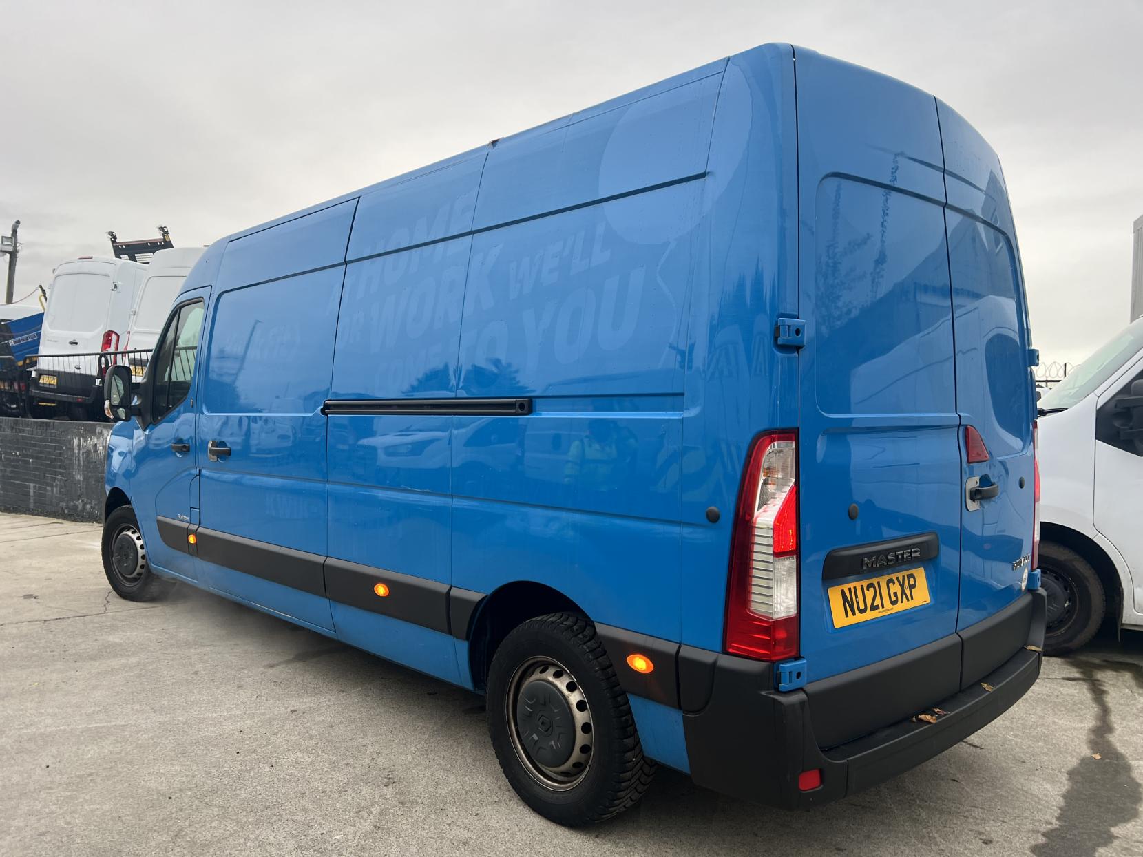 Renault Master 2.3 dCi ENERGY 35 Business Panel Van 4dr Diesel Manual FWD LWB Medium Roof Euro 6 (s/s) (150 bhp)