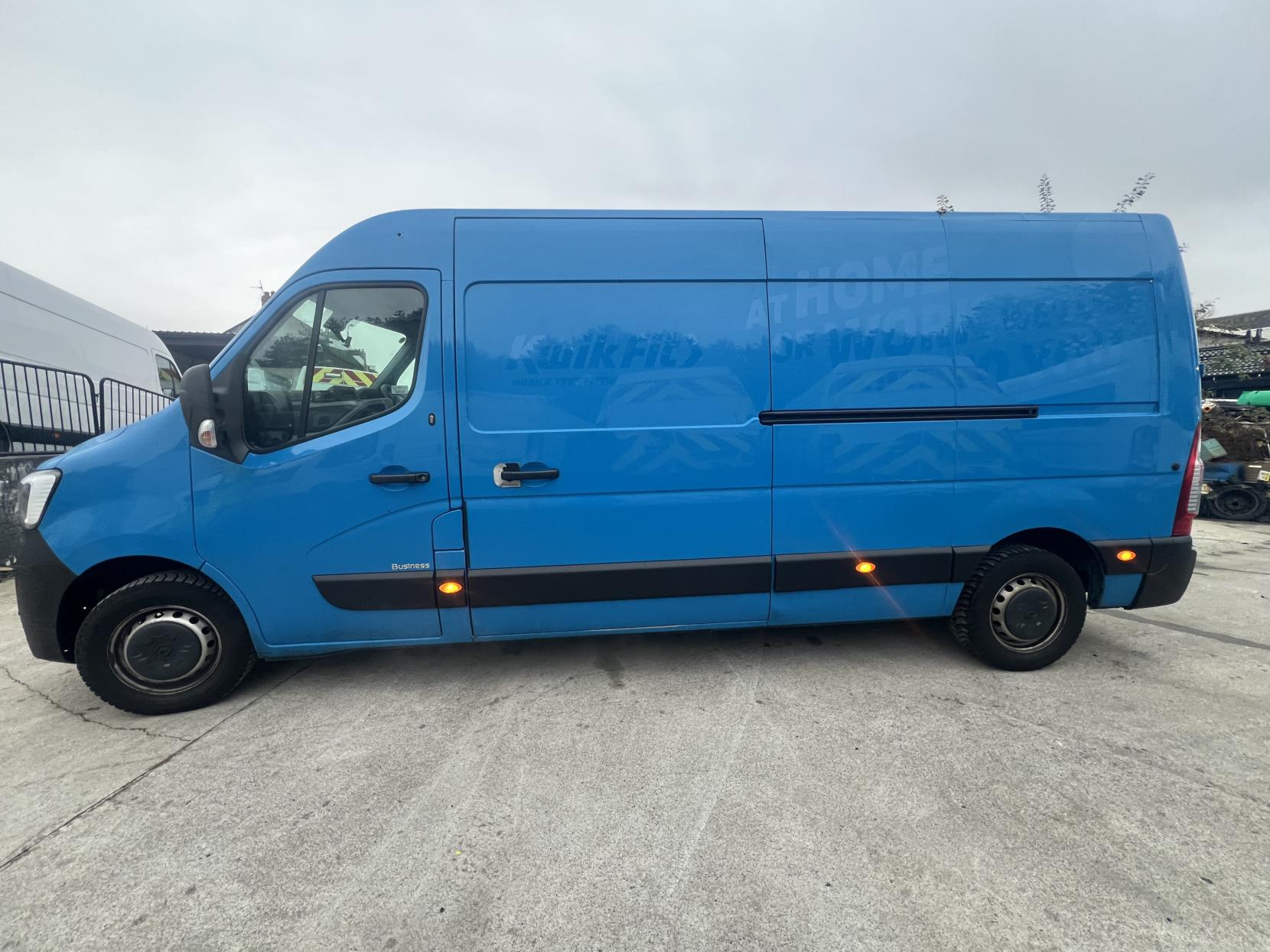 Renault Master 2.3 dCi ENERGY 35 Business Panel Van 4dr Diesel Manual FWD LWB Medium Roof Euro 6 (s/s) (150 bhp)