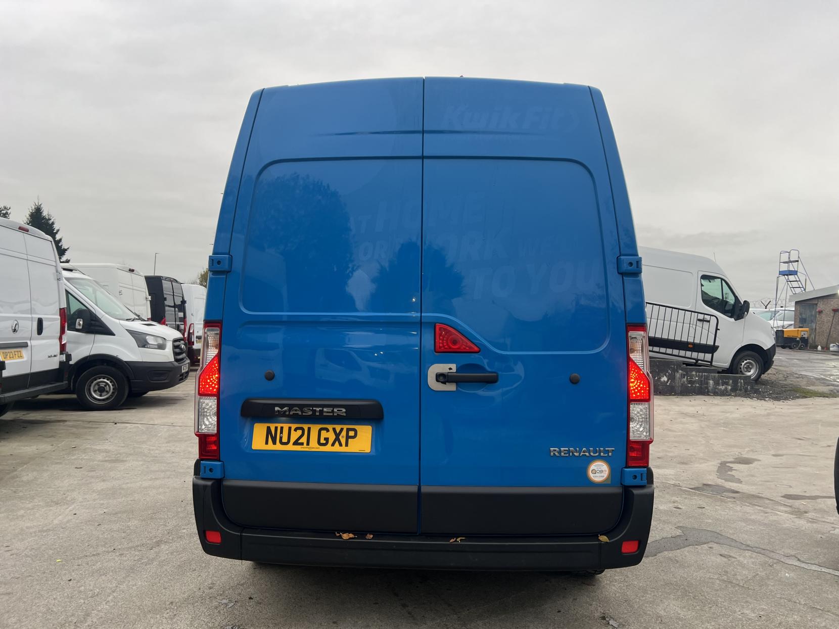 Renault Master 2.3 dCi ENERGY 35 Business Panel Van 4dr Diesel Manual FWD LWB Medium Roof Euro 6 (s/s) (150 bhp)
